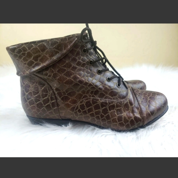 Brown Croc Embossed Foldover Ankle Bootie Lace Up Boho Western Flat - Picture 1 of 8
